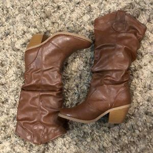 Brown cowgirl boots.